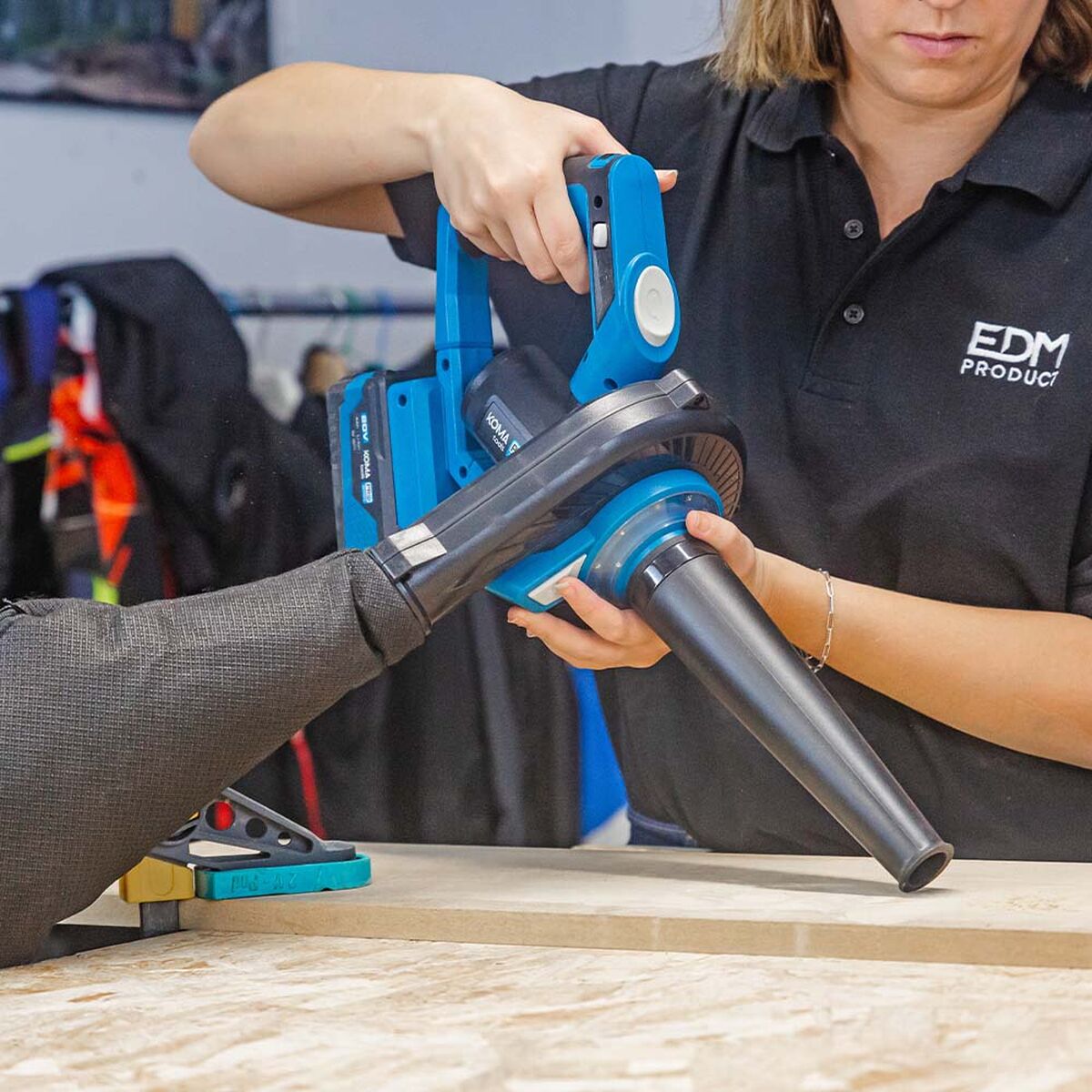 V11HA5CFDAE637E982C49F0608F33A16189DR5496473P8